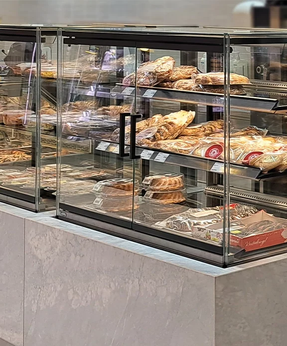 mcc hot food display filled with hot packaged food